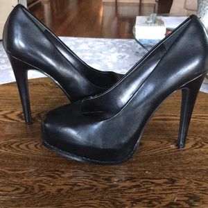 Size 6 SimplyVera Vera Wang Pumps
